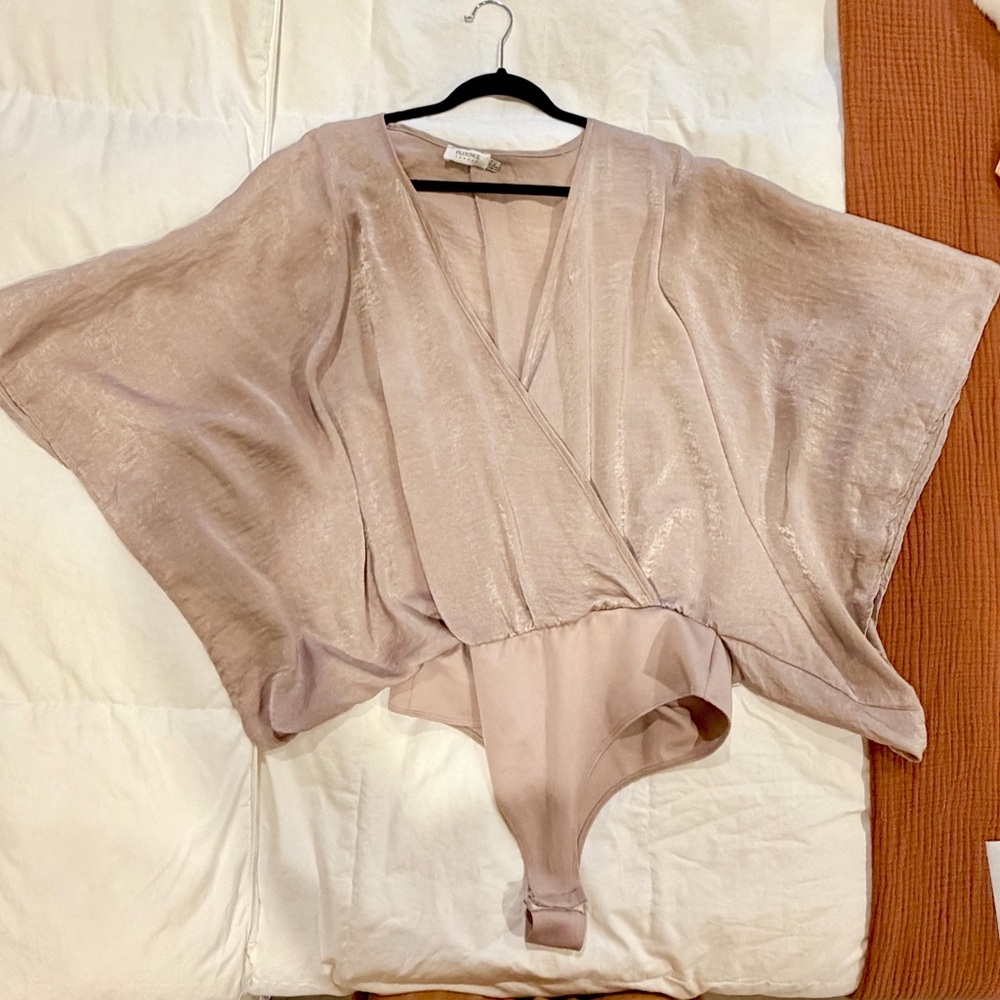 FLOUNCE LONDON Size 18 Wrap Style Silky Bodysuit, Flowy Sleeve, Dusty Rose Color